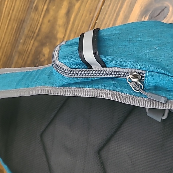 Waterfly sling bag. - Picture 5 of 5